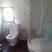 STAN SA POGLEDOM NA MORE, privatni smeštaj u mestu Budva, Crna Gora - drugi nivo kupatilo u spavacoj sobi